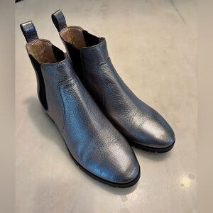 Karl Lagerfeld Silver Leather Chelsea Boots w/ Chain Detail Size 8.5 NWOB